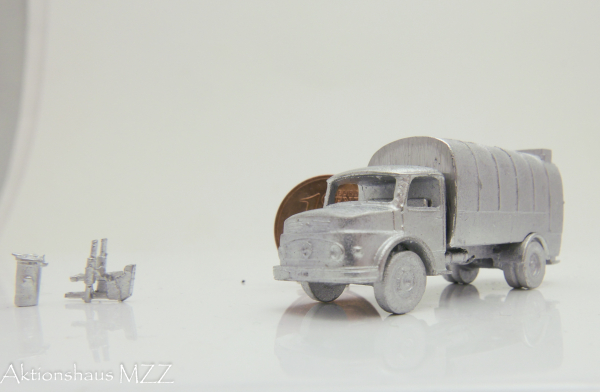MB L 911-Müllwagen mit Mülltonne